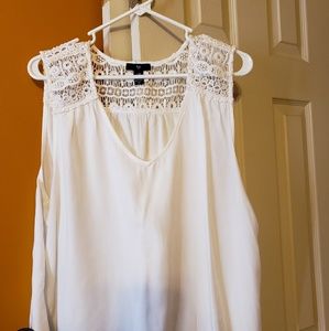 Gap sleeveless blouse with lace detail